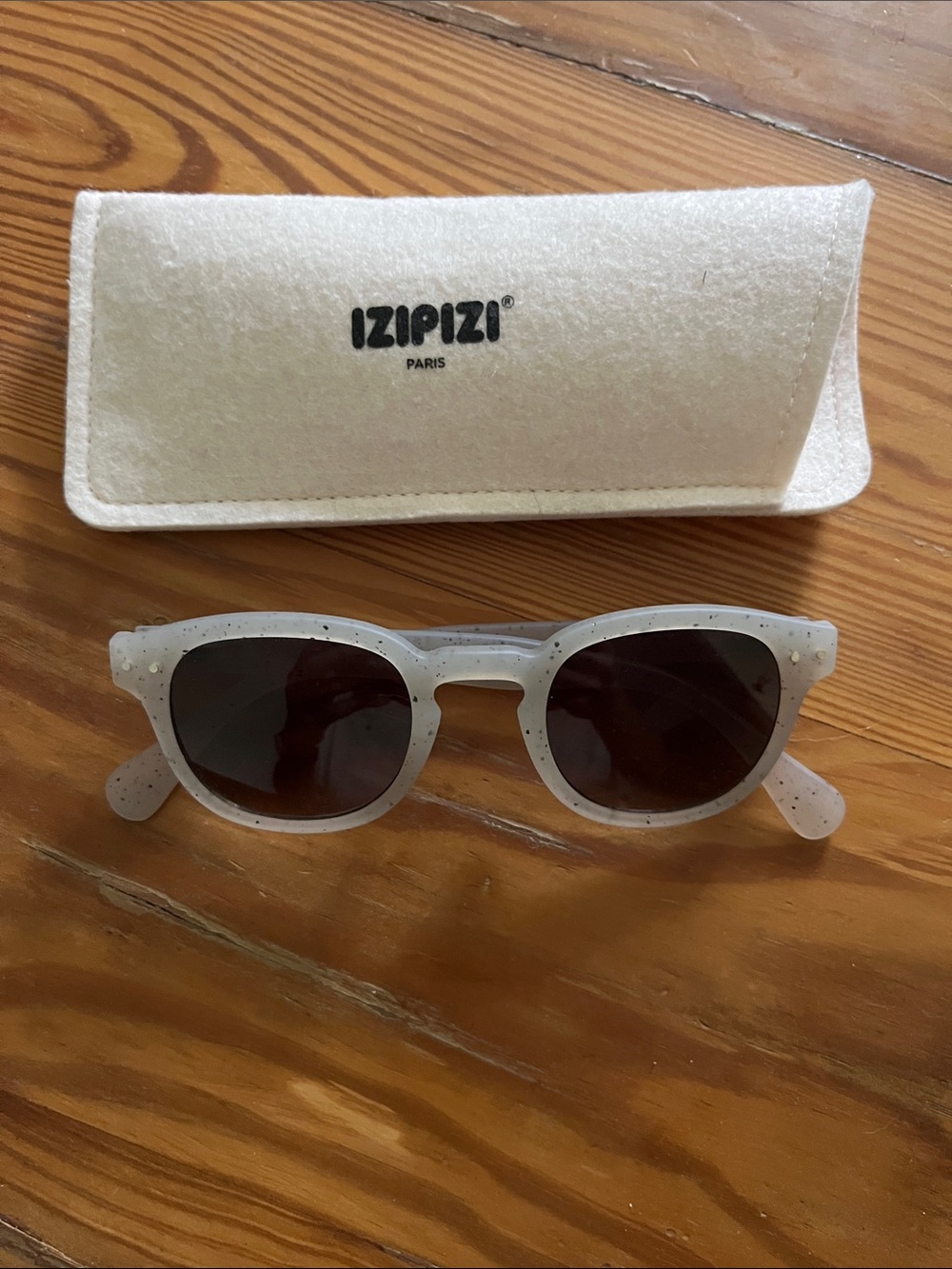 IZIPIZI White Speckled Sunglasses Womens